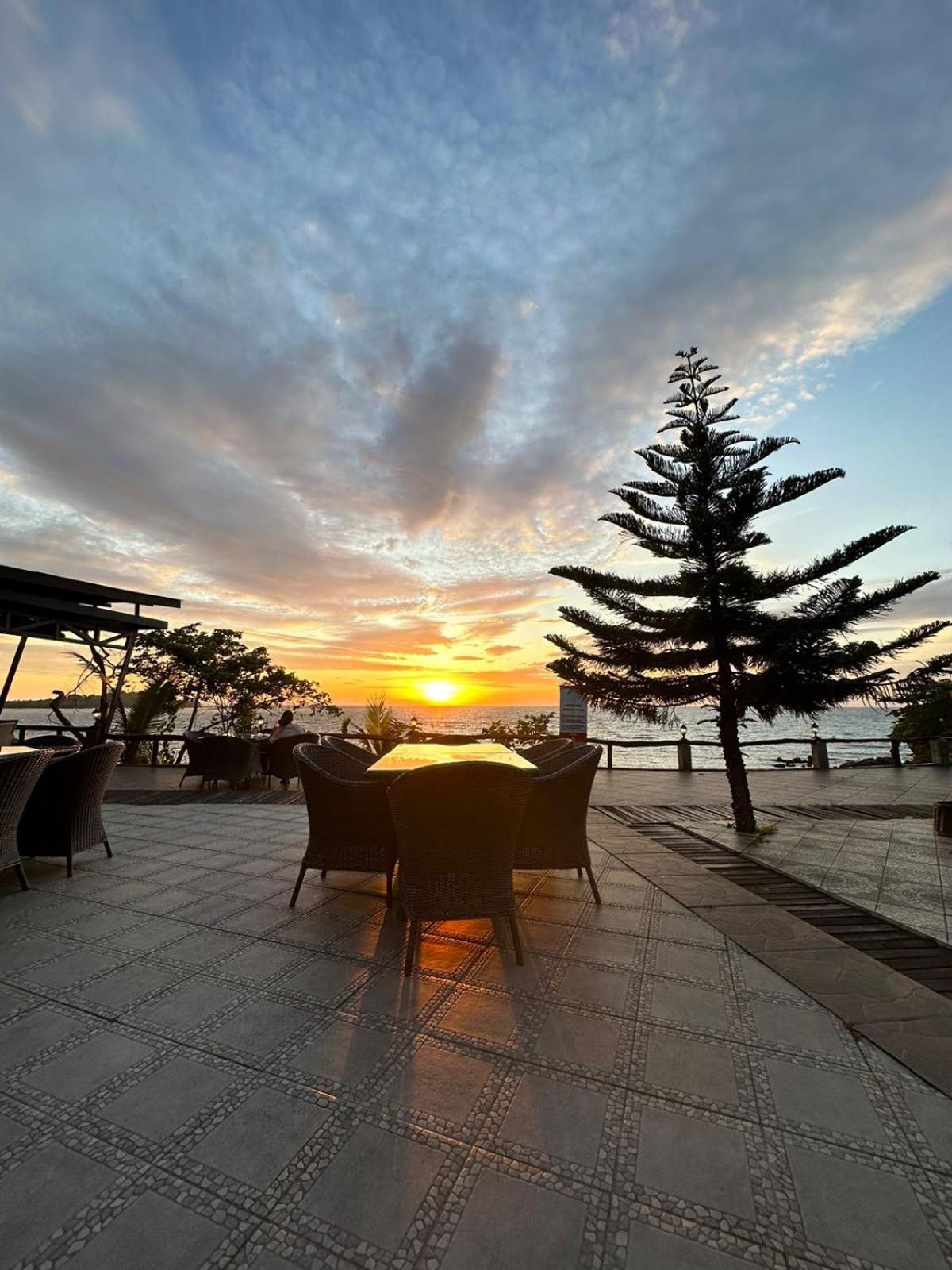 סורונג Kasuari Valley Beach Resort מראה חיצוני תמונה