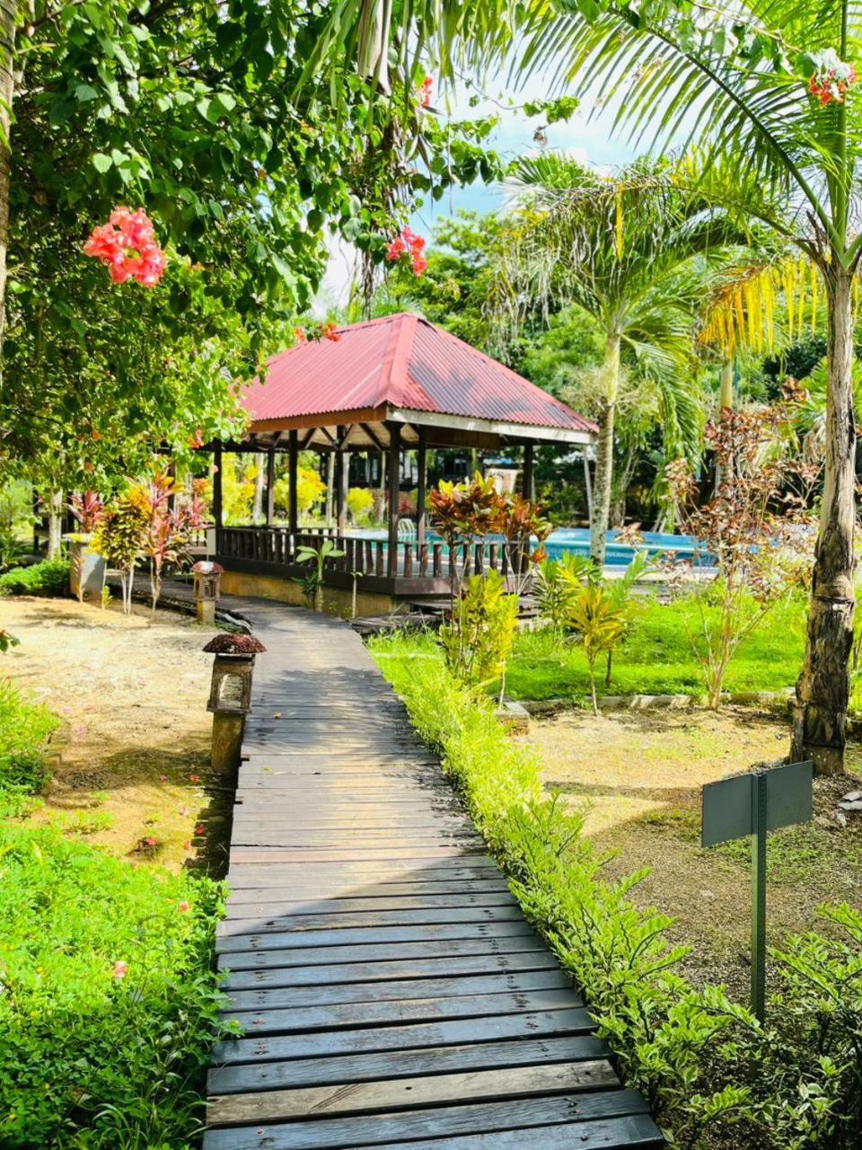 סורונג Kasuari Valley Beach Resort מראה חיצוני תמונה