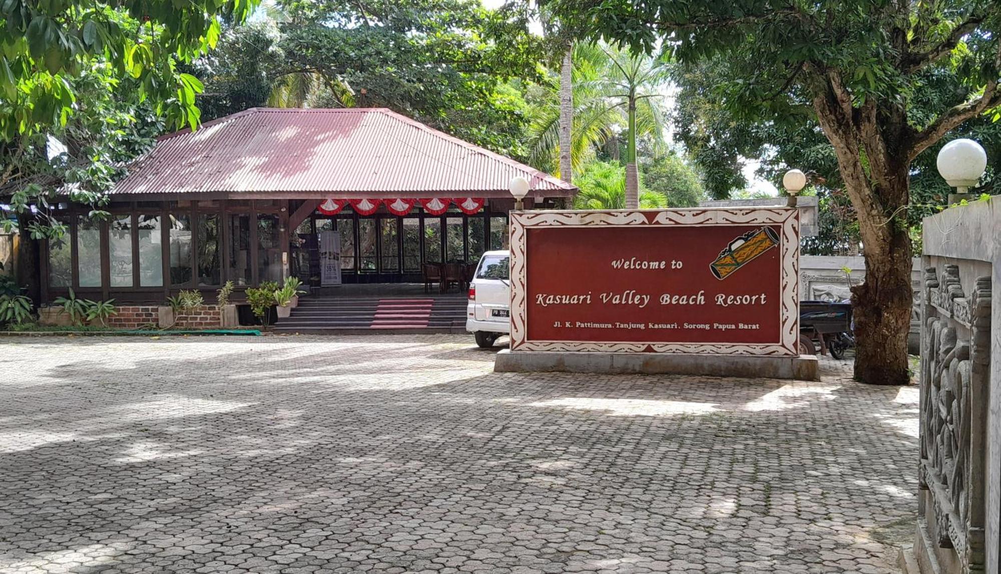 סורונג Kasuari Valley Beach Resort מראה חיצוני תמונה